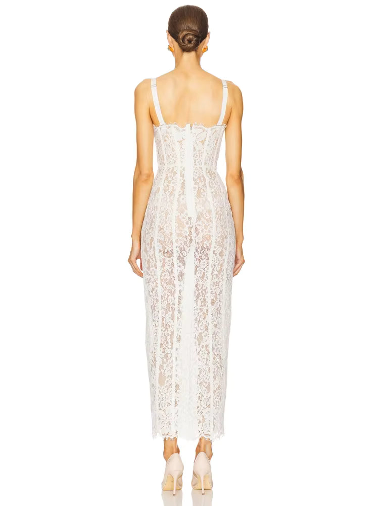 CLAIRE – שמלת תחרה מחטבת באורך מידי עם כתפיות דקות